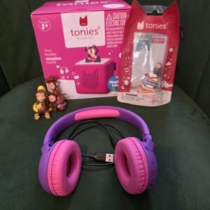 NIB Toniebox with 2 new, 2 used tonies, and Contixo Bluetooth headphones